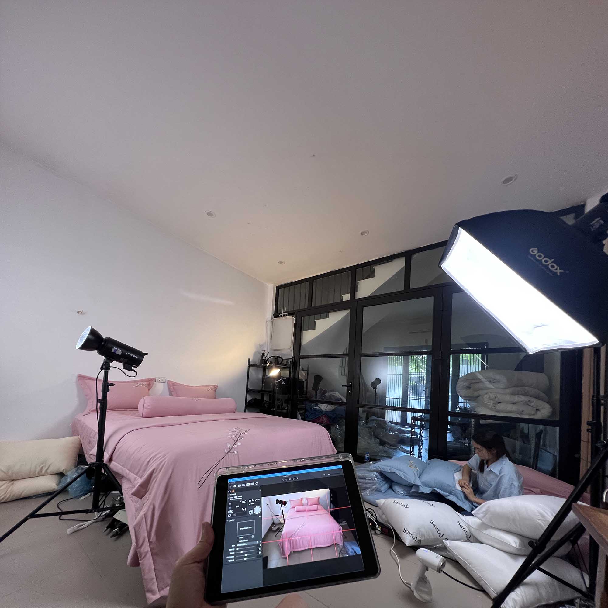 Hậu trường dịch vụ chụp ảnh sản phẩm tại Tiến Vũ Photo